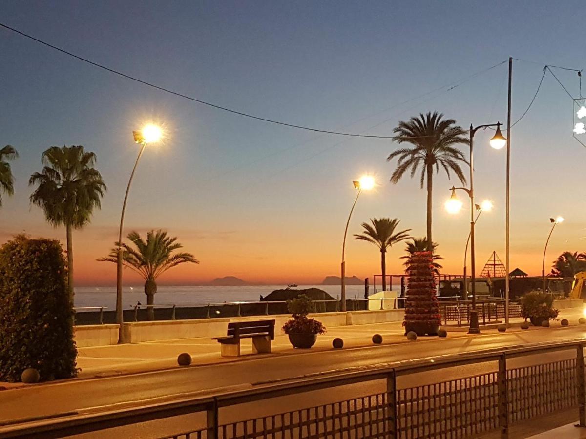 Apartamento Céntrico Frente a la Playa. Estepona Extérieur photo